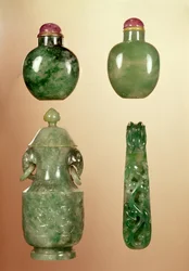 Snuff boxes and a belt hook, late Qianlong period