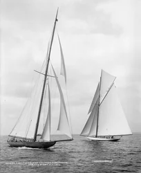 Shamrock II and Columbia at the start of the America