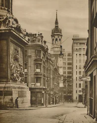 At the Base of the Monument of Fish Street Hill, c1935