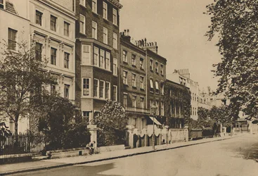 Kensington Square Which Still Preserves The Peace of Two Centuries