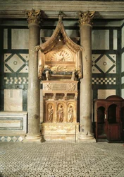 Marble tomb designed by Donatello and Michelozzo for Cardinal Baldassarre Coscia, Antipope John XXIII, Florence, Tuscany, Italy
