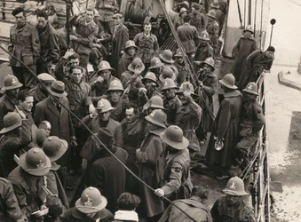 Album "MVSN- Blackshirts": Workers fascists, framed in Centuries, leaving for the AOI (Italian East Africa) to Genoa