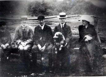 James and Lytton Strachey with Thoby, Adrian and Virginia Stephen in Fritham, Hampshire, 1901