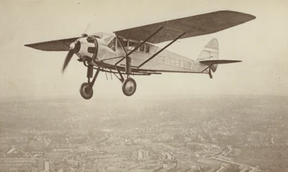 The De Havilland "Hawk-Moth"