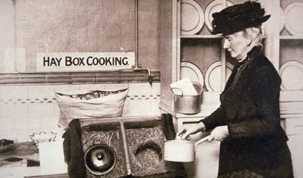 WWI British Home Front: Economy Cooking with a Hay Box