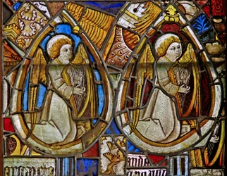 A panel in the east window depicting two musician angels with harps amid fragments