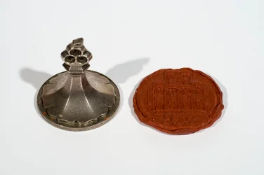Circular seal with New College coat of arms