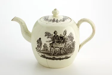 Staffordshire Wedgwood teapot, c.1775-85