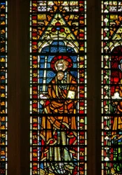 Window Ww depicting St Paul?