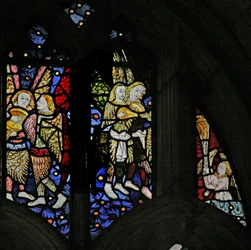Window depicting musician angels with lutes