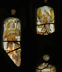 Window 1 depicting musician angels: thrones, seraphim