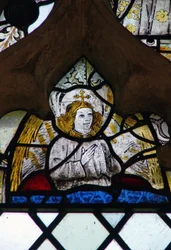 Window w4 depicting an angel