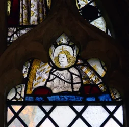 Window w4 depicting an angel