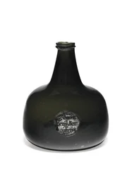 Wine bottle of mallet form with string rim and kick-in base