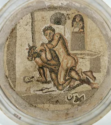 Theseus fights the minotaur, tondo