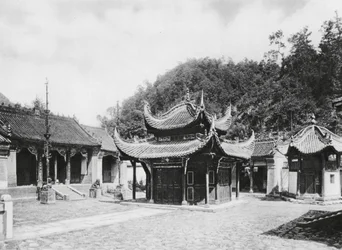 Miao tai tze, Shensi, Main Court of Monastery