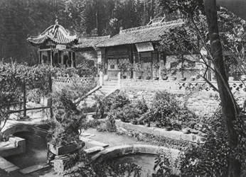 Miao tai tze, Shensi, Monastery Garden