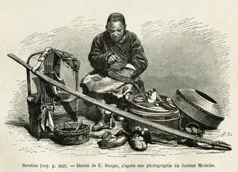 The traveling saver repairs the boots but also the harnesses of the cars of the senior officials of the palace, at the foot of the Oriental Flower Gate of the Imperial Palace in Pekin. Engraving after the drawing of E.Ronjat, to illustrate the journey to P