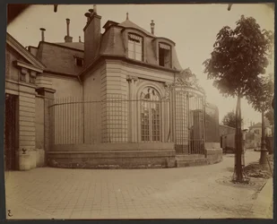 Hospice Debrousse, former park of Philippe Égalité - 148 Rue de Bagnolet, Charonne