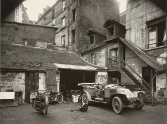 Courtyard, Rue de Valence