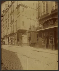 Tourelle rue Saint Paul. Said to be the study of Botal, physician of Henri III