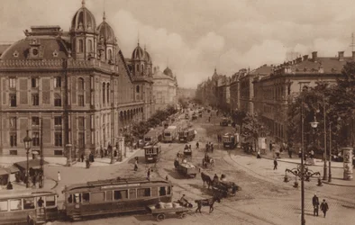 Budapest: Nyugati Railway Station with Terez Boulevard