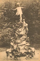 Peter Pan Statue in the Parc d