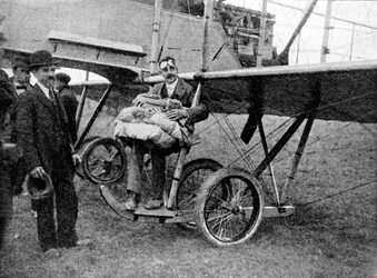 The first parachute drop from an aeroplane in England, 1914-1934