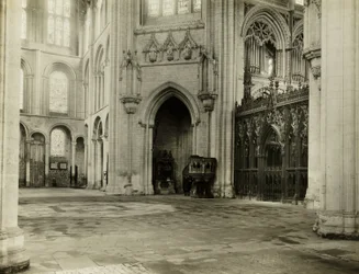 Ely Cathedral: Octagon from South Transept Chairs & Benches Removed