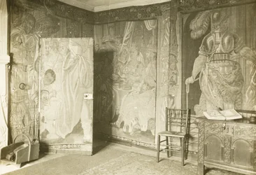Kelmscott Manor: In the Tapestry Room
