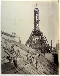 Construction of the Paris National Discount Counter (or CNEP: one of the four banks that founded BNP Paribas): workers on glass and scaffolding (May 1881). Paris, BHVP.