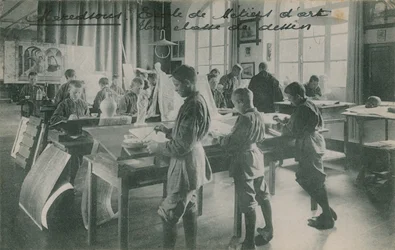 Drawing class in a school of art, France. Postcard sent in 1913