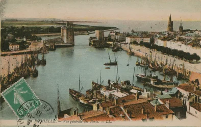 La Rochelle - view of the harbour. Postcard sent in 1913