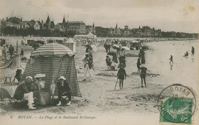 Beach and Boulevard St Georges, Royan, France, 1913