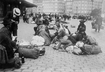 Wartime Refugees, Gare de Lyon, Paris, 1914