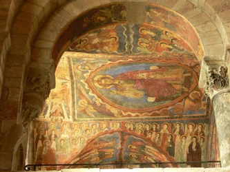 Depicting an internal view with wall paintings