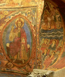 Depicting an internal view with wall paintings