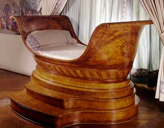 Empire Style: Mahogany Bath Bed