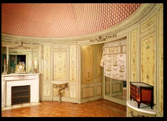 Interior of the bathroom decorated with panelling by Christophe Huet