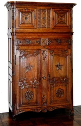 Picardy wardrobe with Masonic decoration, c. 1740
