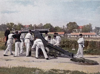 Shoot a 95 cannon from a lookout for seats and square - in Military Album - foot artillery