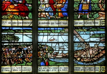 Window depicting Building the bridge over the Seine