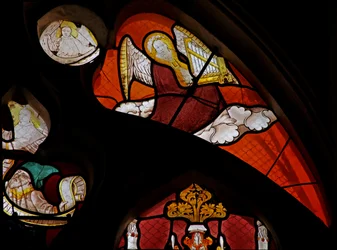 Window depicting a musician angel with an organ