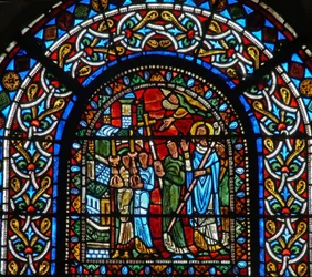 Window wXXI depicting a border panel (C12) and a procession