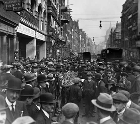 Crowd outside the Newspaper House, Fleet St looking east, City of London, before 1933