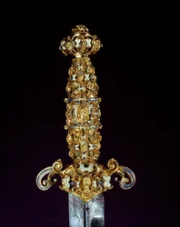 Dagger handle in silver chisel gold and enamel