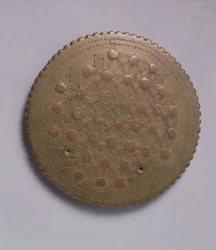 Lens-shaped weight with copper inserts