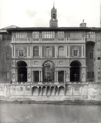 Facade of the Uffizi Gallery on the Lungarno Torrigiani