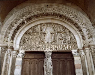 Romanesque art: Tympan sculpted representing the last judgment. Sculpture of Master Gislebertus (ca. 1130-1140). Cathedral Saint-Lazare