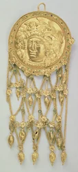 Pendant with the head of Athena Parthenos